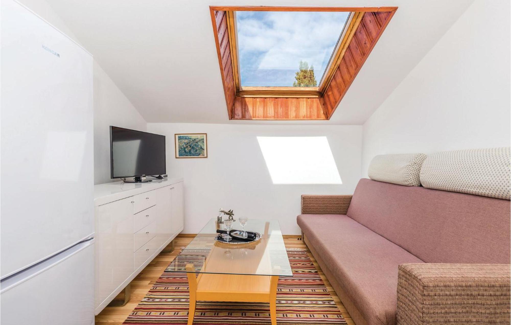 Lovely Apartment In Kampor With Kitchen Dış mekan fotoğraf