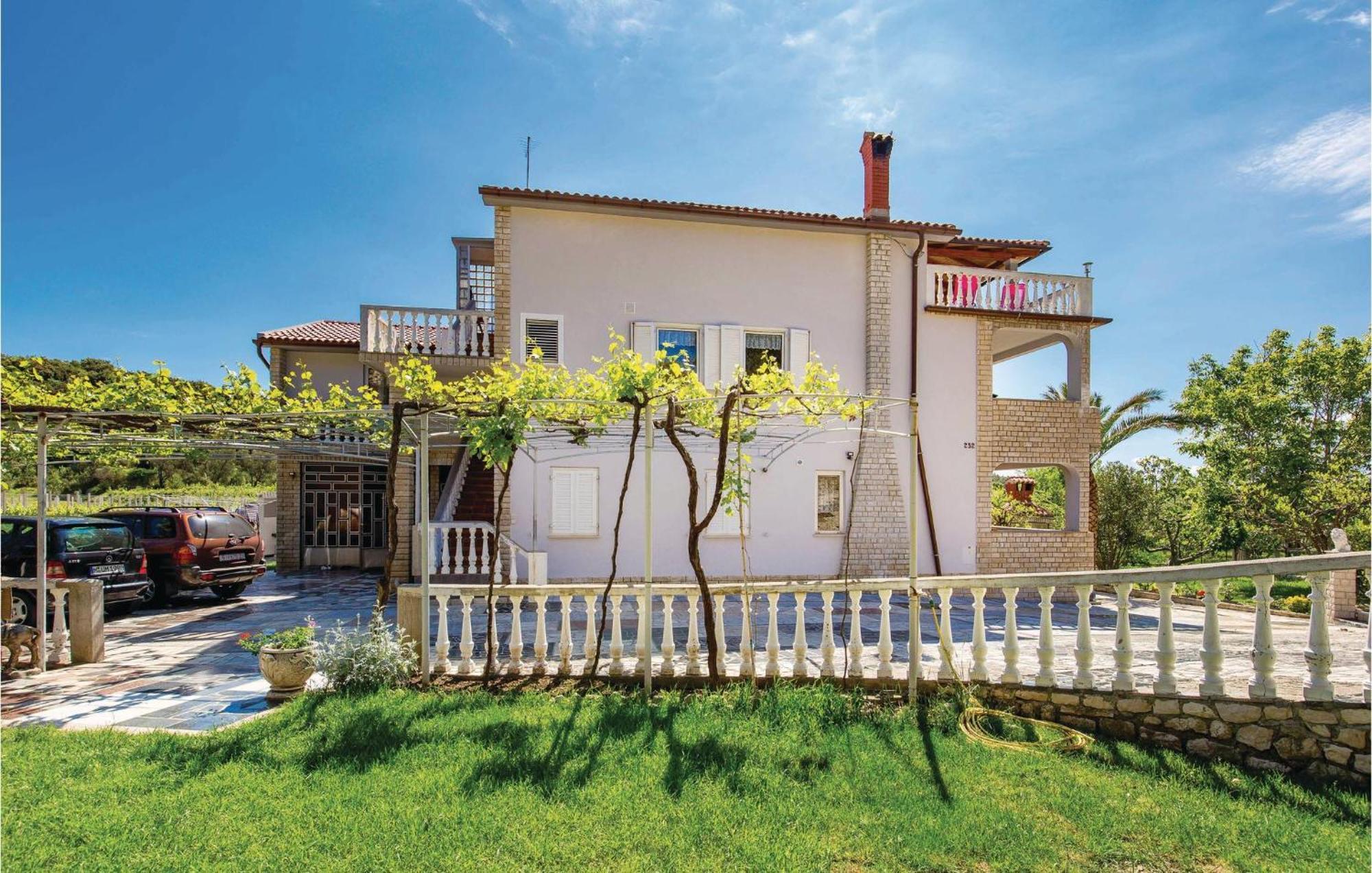 Lovely Apartment In Kampor With Kitchen Dış mekan fotoğraf