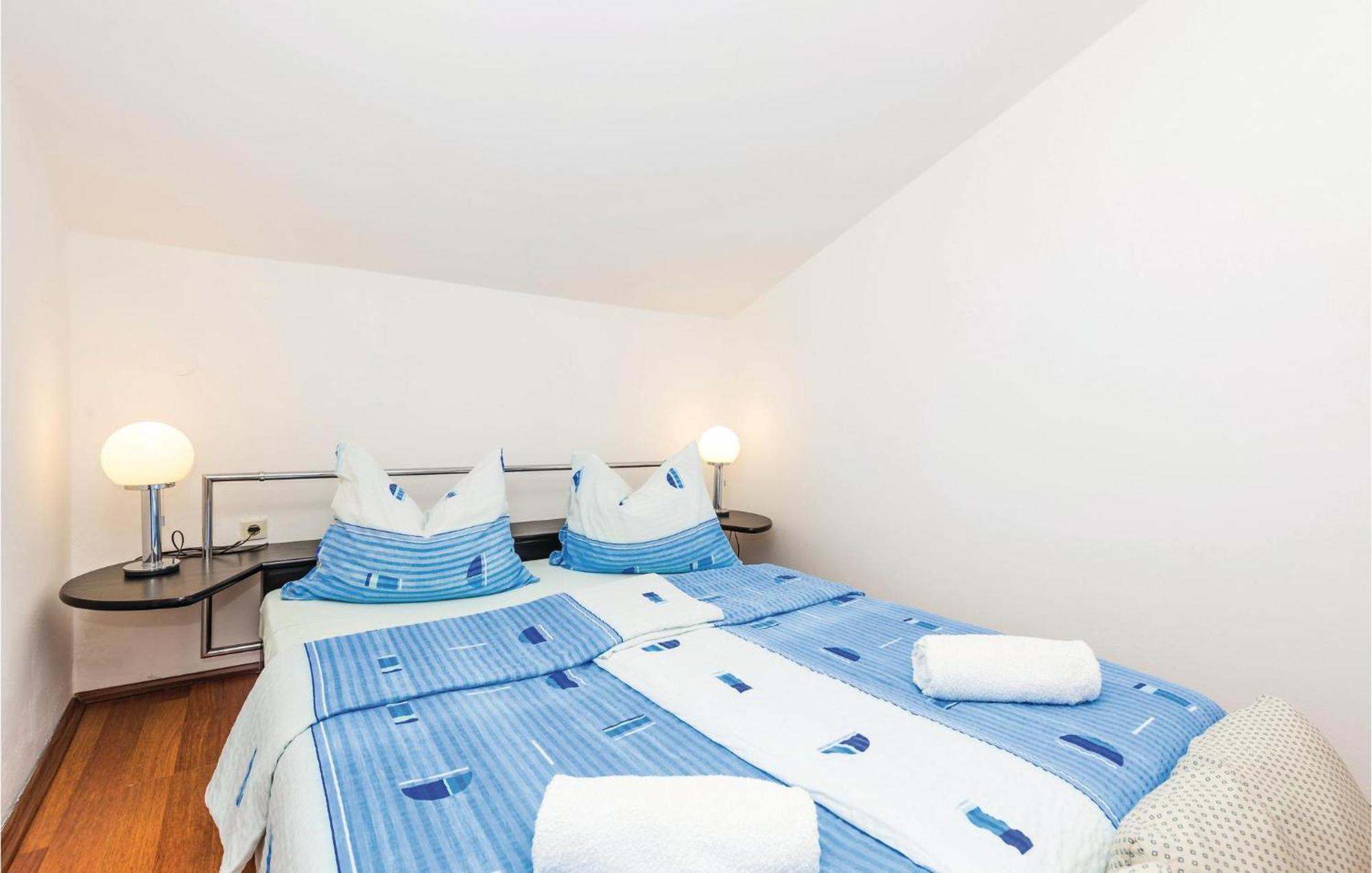 Lovely Apartment In Kampor With Kitchen Dış mekan fotoğraf
